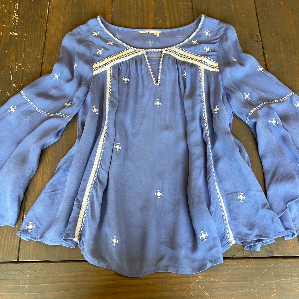 Anthropologie blue flowy bell sleeve embroidered top EUC